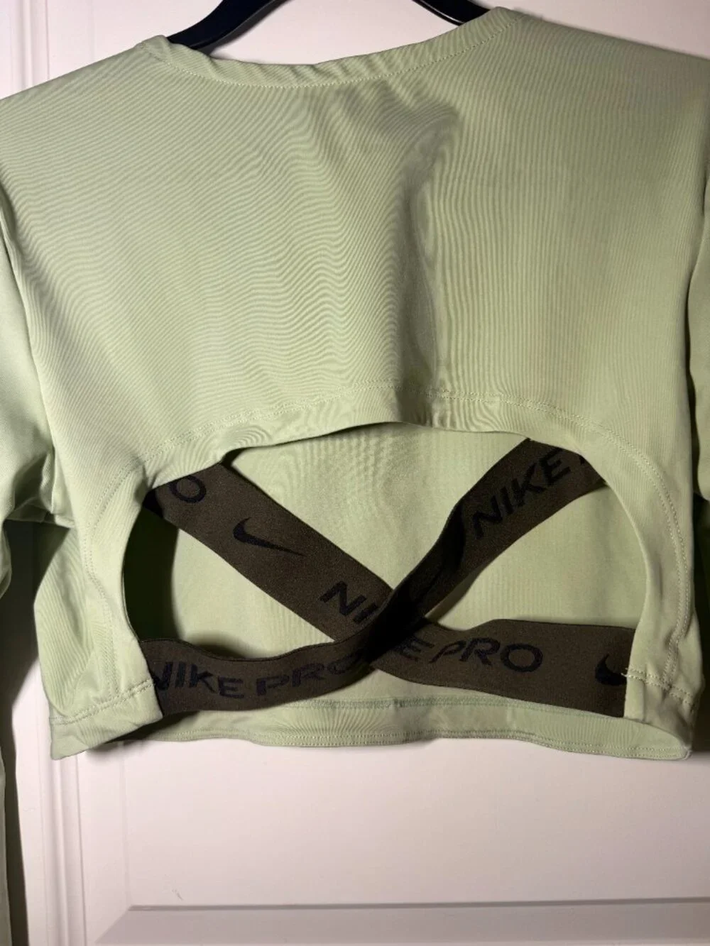 Nike Light Green Long Sleeve Fitted Croptop | Women’s Medium
